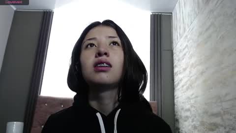 Snapshot of tamara_aa chatting on 11/21/25, 10:52 Tamara online show from 11/21/25, 10:52