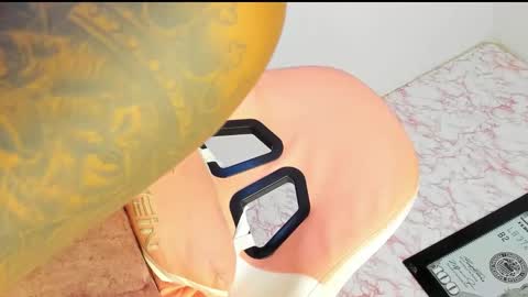 Snapshot of tamara_lubez chatting on 11/19/25, 11:49 tamara_lubez online show from 11/19/25, 11:49