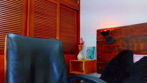    online show from 09/19/25, 05:46