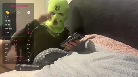 Snapshot of tamesbury chatting on 11/17/25, 01:44 tamesbury online show from 11/17/25, 01:44