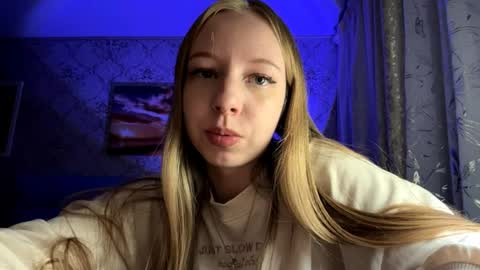 Snapshot of tammiglembocki chatting on 04/15/26, 03:41 Jenny online show from 04/15/26, 03:41