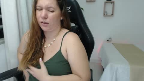 Snapshot of tamy_shine87 chatting on 12/21/24, 12:31 Im Samy online show from 12/21/24, 12:31