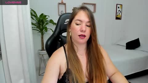 Snapshot of tamy_shine87 chatting on 02/17/25, 03:25 Im Samy online show from 02/17/25, 03:25