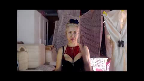 Milena online show from 12/22/25, 11:46