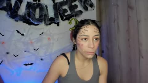 tania06 online show from 10/31/25, 01:34