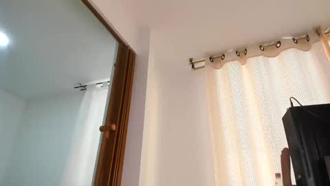 Snapshot of taniabonnet_ chatting on 10/20/25, 10:21 taniabonnet online show from 10/20/25, 10:21