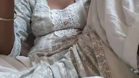 taniya_roy4628 online show from 04/07/26, 02:34