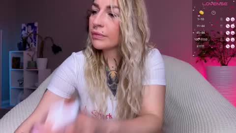 Snapshot of tanya_acid chatting on 11/16/25, 02:50 Tanya acid online show from 11/16/25, 02:50