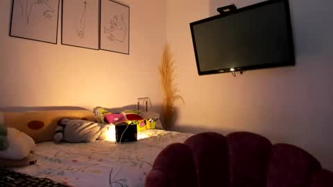 Dani independent model  online show from 11/30/25, 08:13