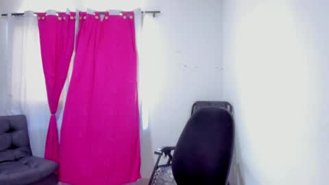 Snapshot of tara_thonson chatting on 03/31/26, 07:25 tara_thonson online show from 03/31/26, 07:25