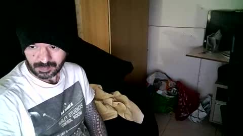 Snapshot of tarado_skype_cam chatting on 12/20/25, 06:31 tarado_skype_cam online show from 12/20/25, 06:31