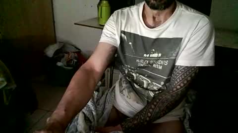 Snapshot of tarado_skype_cam chatting on 12/22/25, 05:26 tarado_skype_cam online show from 12/22/25, 05:26