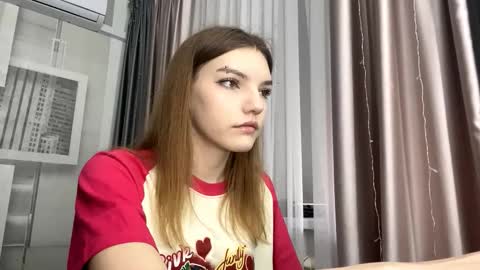 Snapshot of tarahmelaun chatting on 02/28/26, 09:10 Mia online show from 02/28/26, 09:10