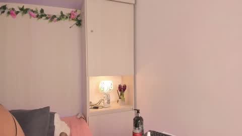  T A R A  online show from 11/15/25, 08:16