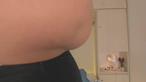  T A R A  online show from 02/25/26, 04:22