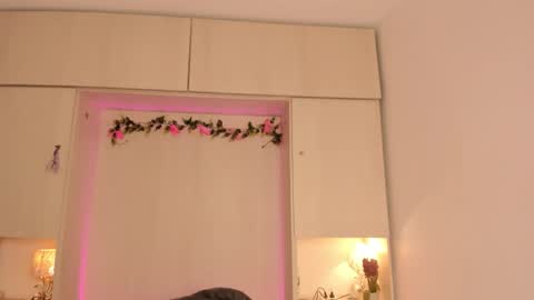  T A R A  online show from 03/22/26, 04:16