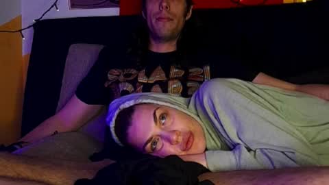 T  J   online show from 10/29/25, 07:54