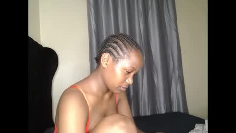 Snapshot of tasha_kimmy chatting on 10/26/25, 04:24 Ireen online show from 10/26/25, 04:24