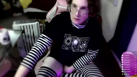 Snapshot of tasteflavored_femboy chatting on 12/16/25, 07:35 Taste online show from 12/16/25, 07:35