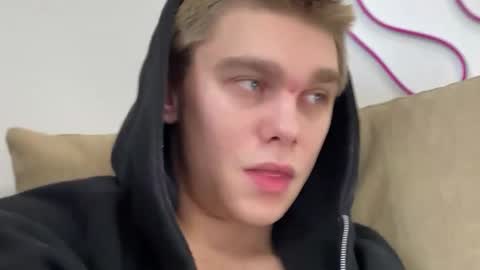 Snapshot of tasteithorny chatting on 03/10/25, 05:43 tasteithorny online show from 03/10/25, 05:43