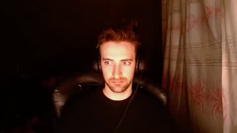 Snapshot of tastemyboner chatting on 12/19/24, 02:01 tastemyboner online show from 12/19/24, 02:01