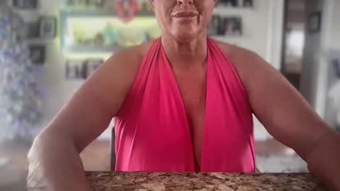 Snapshot of tastycupcake69 chatting on 12/17/25, 07:53 veronicabrian online show from 12/17/25, 07:53