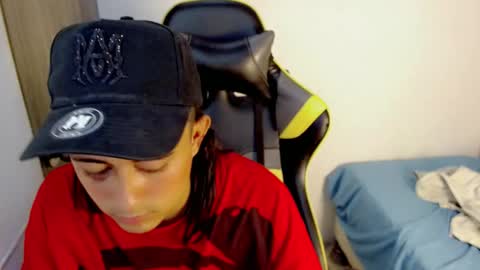 Snapshot of tatannn_ chatting on 11/15/25, 04:47 T A T A N online show from 11/15/25, 04:47