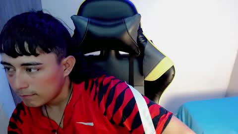 Snapshot of tatannn_ chatting on 11/17/25, 08:14 T A T A N online show from 11/17/25, 08:14