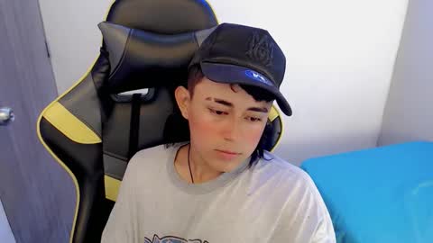 Snapshot of tatannn_ chatting on 11/21/25, 09:57 T A T A N online show from 11/21/25, 09:57