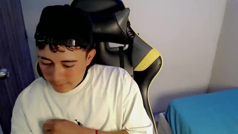 Snapshot of tatannn_ chatting on 11/27/25, 09:06 T A T A N online show from 11/27/25, 09:06