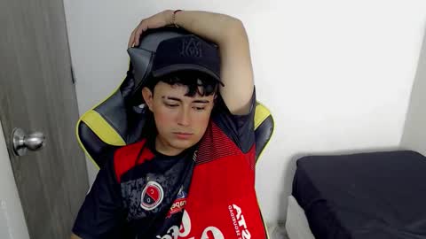 Snapshot of tatannn_ chatting on 11/28/25, 09:06 T A T A N online show from 11/28/25, 09:06