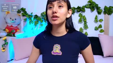 Snapshot of tati_cardenas chatting on 11/26/25, 04:57 AME online show from 11/26/25, 04:57