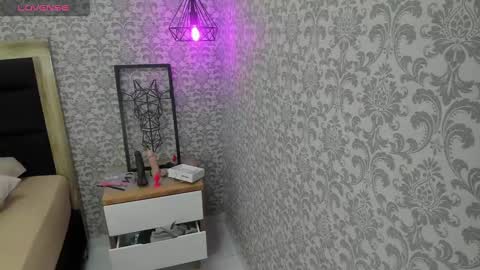 Snapshot of tatigold2 chatting on 03/11/25, 12:28 T A T I online show from 03/11/25, 12:28