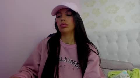 Snapshot of tatilarson chatting on 10/25/25, 01:18 TATI online show from 10/25/25, 01:18