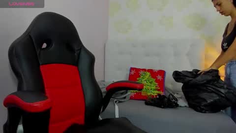 Snapshot of tatilarson chatting on 12/15/25, 12:53 TATI online show from 12/15/25, 12:53