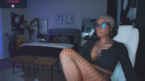 Snapshot of tatted_vixen chatting on 07/22/26, 07:05 Tatted Queen online show from 07/22/26, 07:05