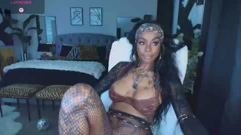 Snapshot of tatted_vixen chatting on 07/24/26, 07:56 Tatted Queen online show from 07/24/26, 07:56