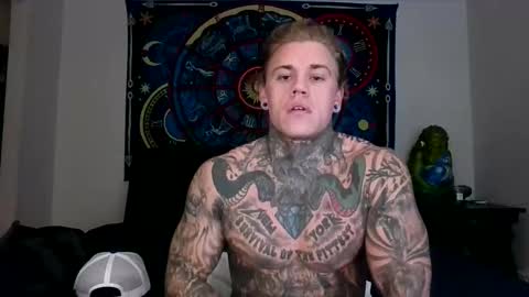 Snapshot of tatteddaddy9000 chatting on 11/19/25, 07:58 D-Man online show from 11/19/25, 07:58