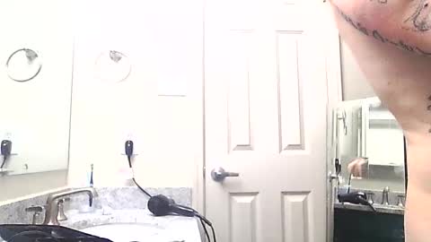 Snapshot of tattoo3333 chatting on 11/10/25, 05:34 tattoo3333 online show from 11/10/25, 05:34