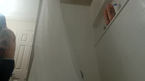 Snapshot of tattoo3333 chatting on 11/27/25, 04:31 tattoo3333 online show from 11/27/25, 04:31