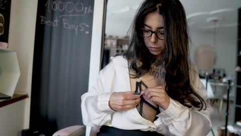 Snapshot of tattoo_ninja_kitty chatting on 09/09/25, 07:24 Nathalie Hardy online show from 09/09/25, 07:24