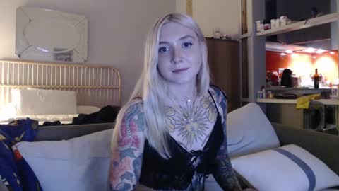 tattoobbgirl online show from 02/08/25, 09:57