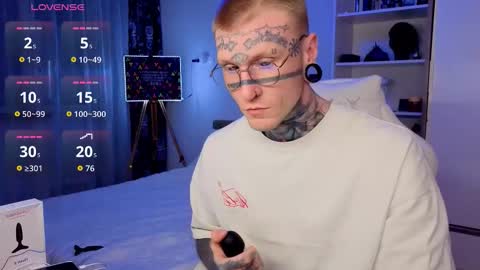 Snapshot of tattooed666cat chatting on 02/13/26, 05:03 Alex but u can call me Theo online show from 02/13/26, 05:03