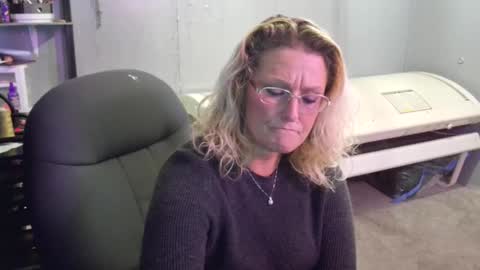 Snapshot of tattooeddirtyteacher chatting on 01/22/25, 10:26 Lisa Lovely online show from 01/22/25, 10:26