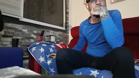 Snapshot of tatuadorhotxxx chatting on 02/15/26, 06:21 Tatuado20cm online show from 02/15/26, 06:21