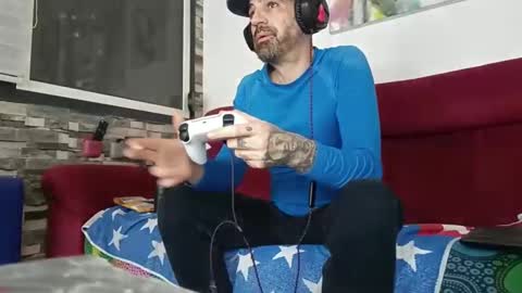 Snapshot of tatuadorhotxxx chatting on 02/16/26, 06:42 Tatuado20cm online show from 02/16/26, 06:42