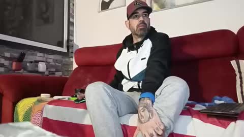 Snapshot of tatuadorhotxxx chatting on 02/17/26, 03:03 Tatuado20cm online show from 02/17/26, 03:03