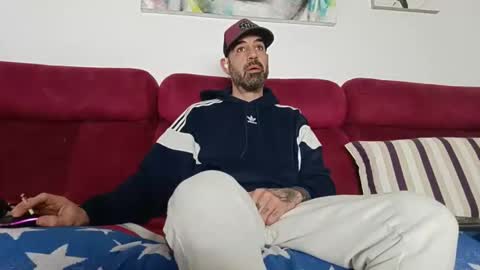 Snapshot of tatuadorhotxxx chatting on 02/18/26, 04:52 Tatuado20cm online show from 02/18/26, 04:52