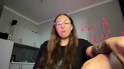 Mia online show from 01/13/26, 02:22