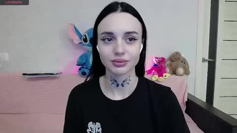 Snapshot of tayaavis chatting on 03/07/25, 08:44 Taya online show from 03/07/25, 08:44